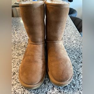 ❌ SOLD ❌Ugg Classic Short II Boot - Chestnut - Size 9